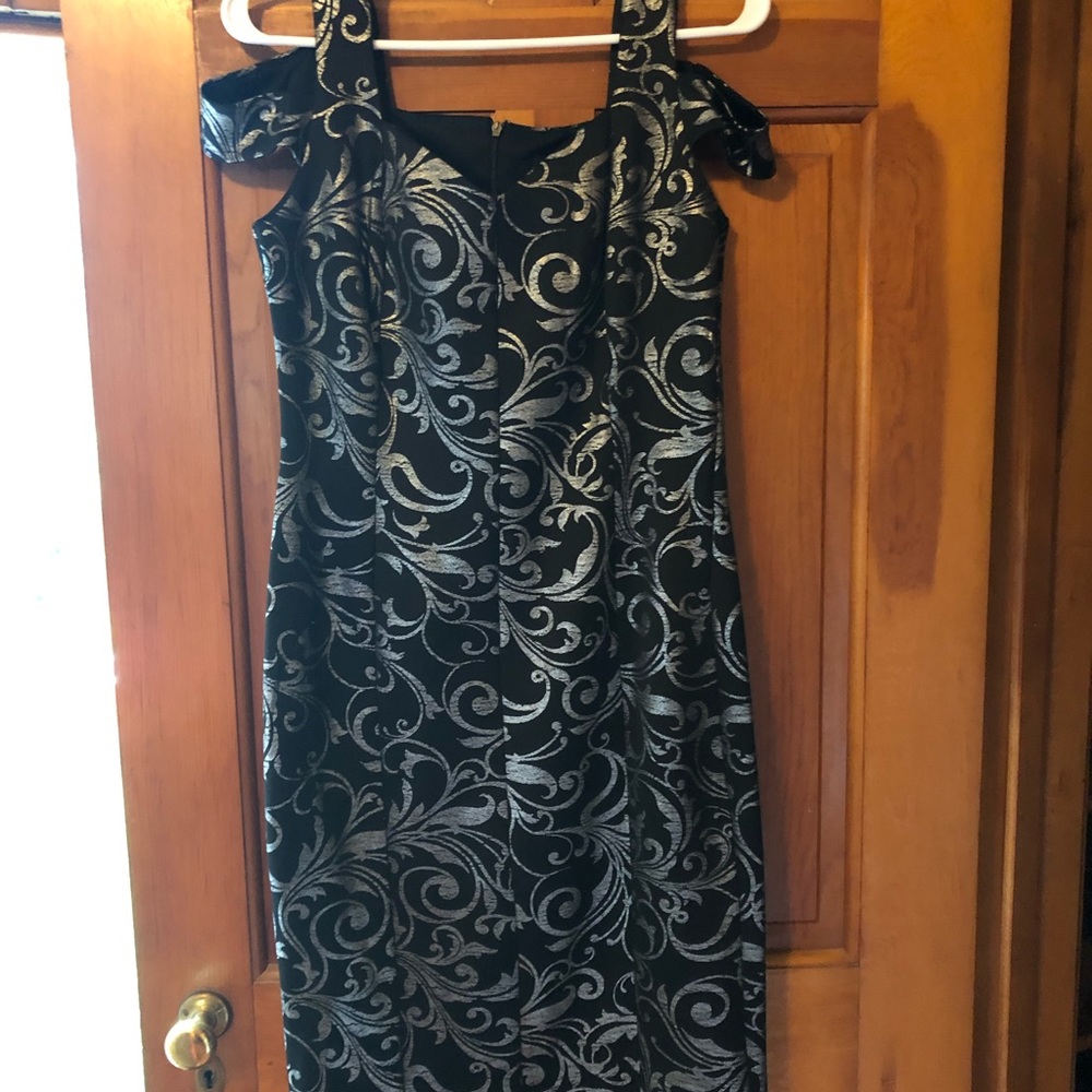 Cold-shoulder dress